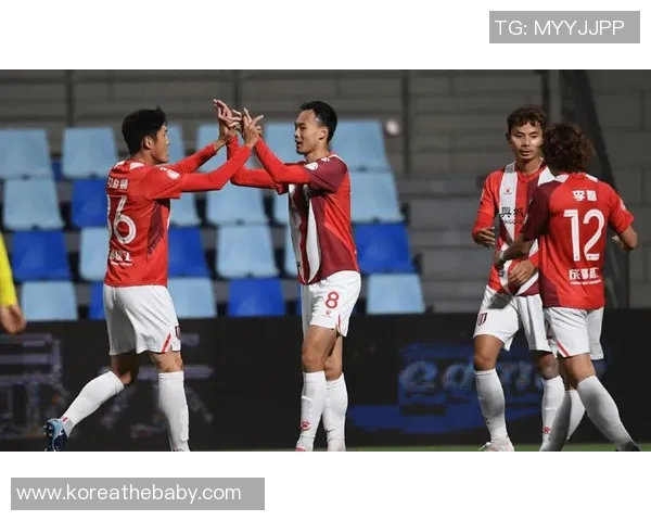 成都篮球队在大师赛中的耐力表现分析与战术探讨