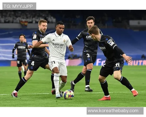 C罗领衔对决斯帕尔展现超强实力与团队配合的精彩比赛 C罗领衔对决斯帕尔展现超强实力与团队配合的精彩比赛